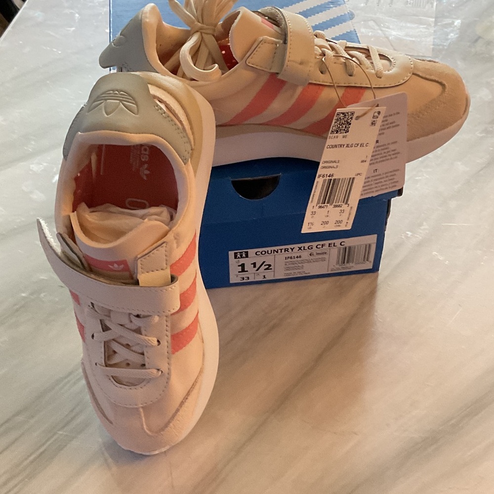 NWT Adidas COUNTRY XLG Kids Shoes - Cream and Pink